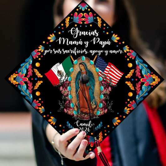 Personalized 'Gracias Mama y Papa' Graduation Cap Topper for Class of 2026, a perfect personalized graduation gift.