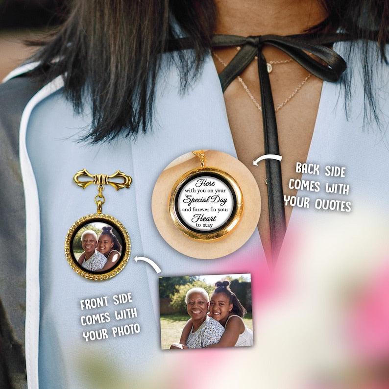 This custom photo lapel pin is a touching way to honor a loved one during your graduation ceremony.