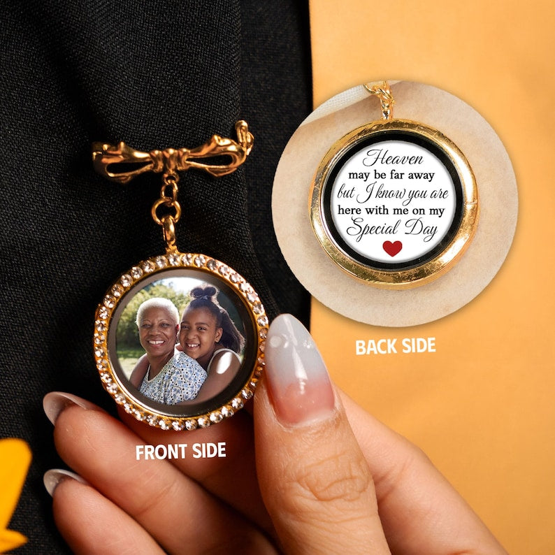 The perfect customized graduation gown pin, this photo charm is a must-have for the Class of 2026.