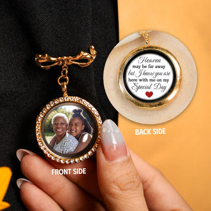 The perfect customized graduation gown pin, this photo charm is a must-have for the Class of 2026.
