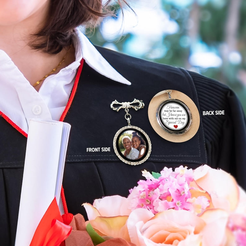 Elegant and durable custom pins with picture, serving as a lasting memento for new graduates.