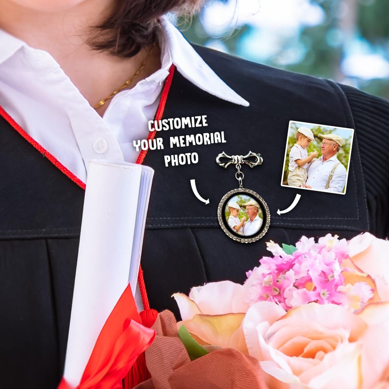 This custom photo lapel pin is a touching way to honor a loved one during your graduation ceremony.