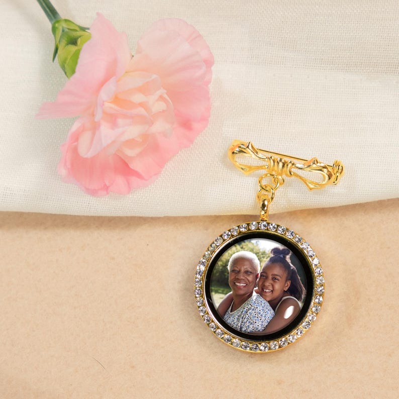 Elegant and durable custom pins with picture, serving as a lasting memento for new graduates.
