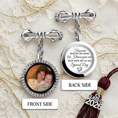 Sentimental memorial lapel pin for graduates, helping you keep your loved ones close to your heart.