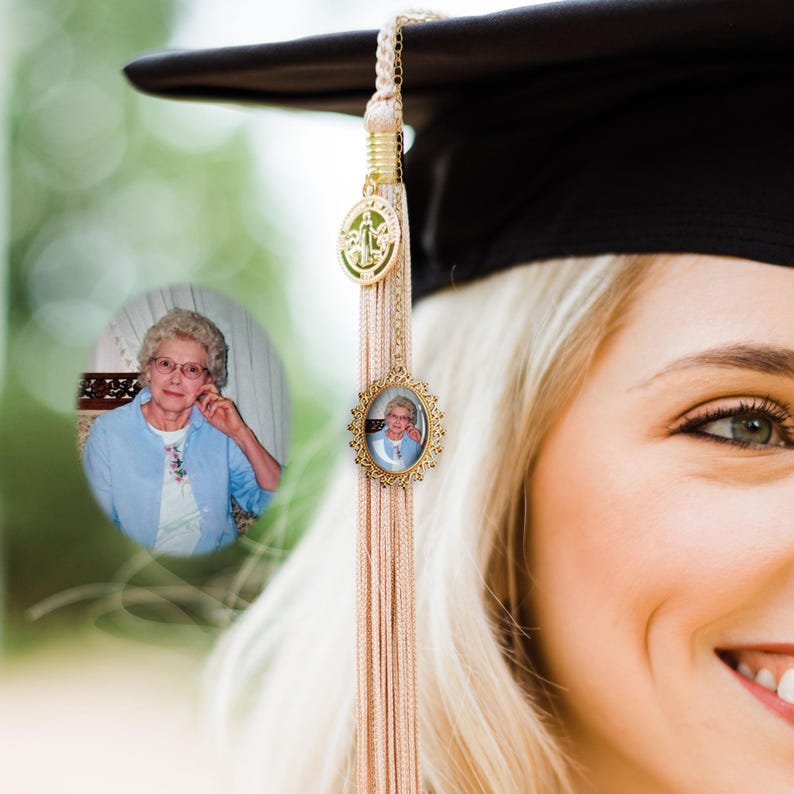 The perfect customized graduation gift, this memorial charm is a must-have for the 2026 ceremony.