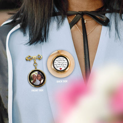 Sentimental memorial lapel pin for graduates, helping you keep your loved ones close to your heart.