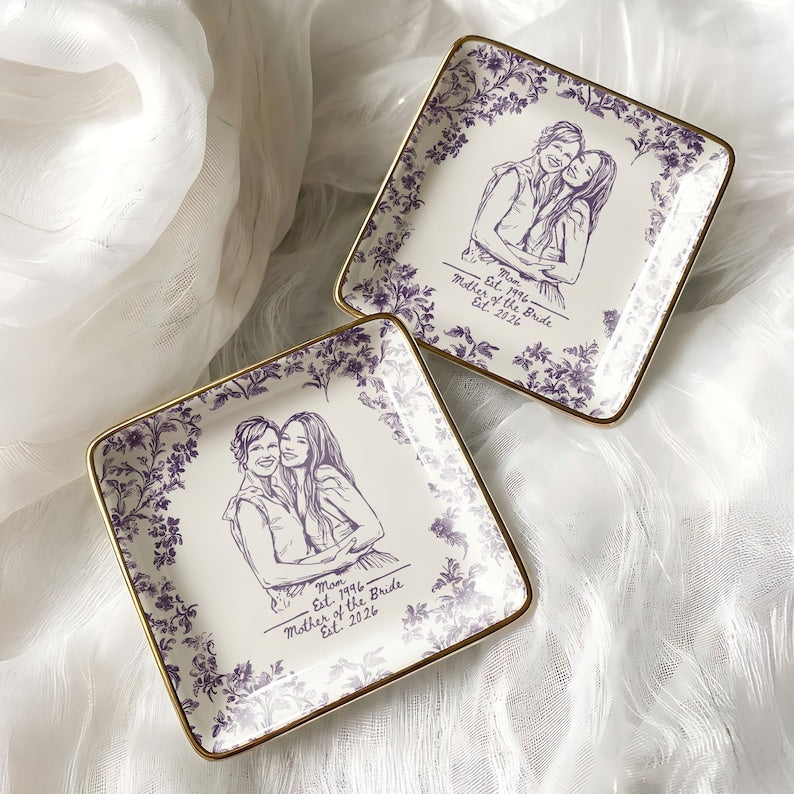 Elegant wedding gift for mom from daughter, serving as a lasting memento of your special wedding day.